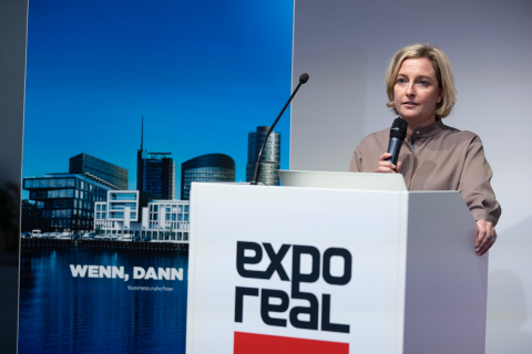 Heike Marzen präsentiert den Investitionsstandort Dortmund Heike Marzen präsentiert den Investitionsstandort Dortmund