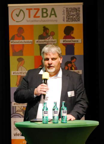 Friedrich-Wilhelm Corzilius begrüßt die Gäste Friedrich-Wilhelm Corzilius begrüßt die Gäste