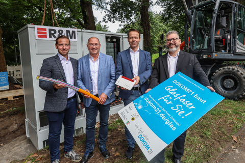 (v.l.) Viktor Bogdan, Reichle & De-Massari GmbH; Thomas Schnürer, DOKOM21; Markus Isenburg, DOKOM21; Björn Meder, Wirtschaftsförderung Dortmund (v.l.) Viktor Bogdan, Reichle & De-Massari GmbH; Thomas Schnürer, DOKOM21; Markus Isenburg, DOKOM21; Björn Meder, Wirtschaftsförderung Dortmund
