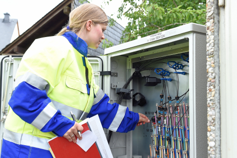 Westconnect plant den Ausbau eines Glasfasernetzes in Dortmund Benninghofen und Löttringhausen. Haushalte und Betriebe haben die Möglichkeit, einen kostenlosen Glasfaseranschluss für ihre Immobilie zu erhalten. Westconnect plant den Ausbau eines Glasfasernetzes in Dortmund Benninghofen und Löttringhausen. Haushalte und Betriebe haben die Möglichkeit, einen kostenlosen Glasfaseranschluss für ihre Immobilie zu erhalten.