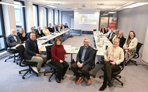 Die besten Start-ups pitchten vor einer hochkarätig besetzten Jury mit Vertreter*innen aus Wirtschaft, Wissenschaft und öffentlichen Institutionen Die besten Start-ups pitchten vor einer hochkarätig besetzten Jury mit Vertreter*innen aus Wirtschaft, Wissenschaft und öffentlichen Institutionen