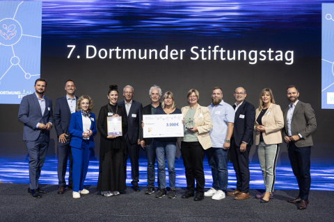 Die Preisträger 2025: Stiftung Soziale Stadt und die wellfair:foundation nahmen die Auszeichnungen der Wirtschaftsförderung Dortmund als Organisatorin entgegen.